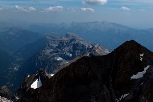 Pohled z Monte Perdida na sousední vrcholy